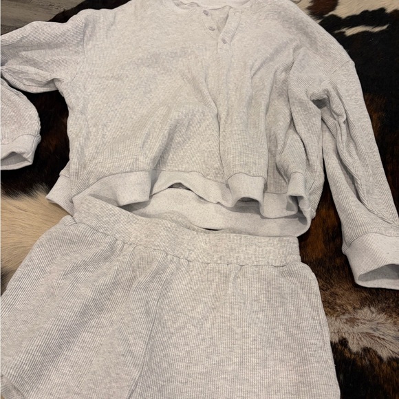 Women's Gray waffle Shorts Set - Picture 2 of 2